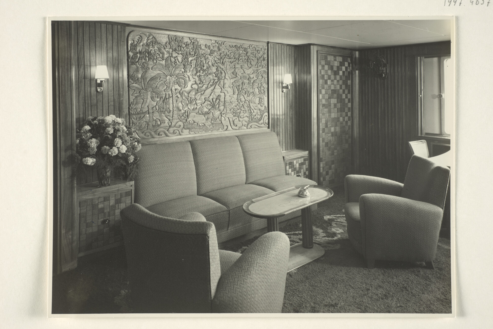 1997.4637; Fotos uit een fotoalbum over het interieur van het passagiersschip ms. Van [...]; fotoreportage