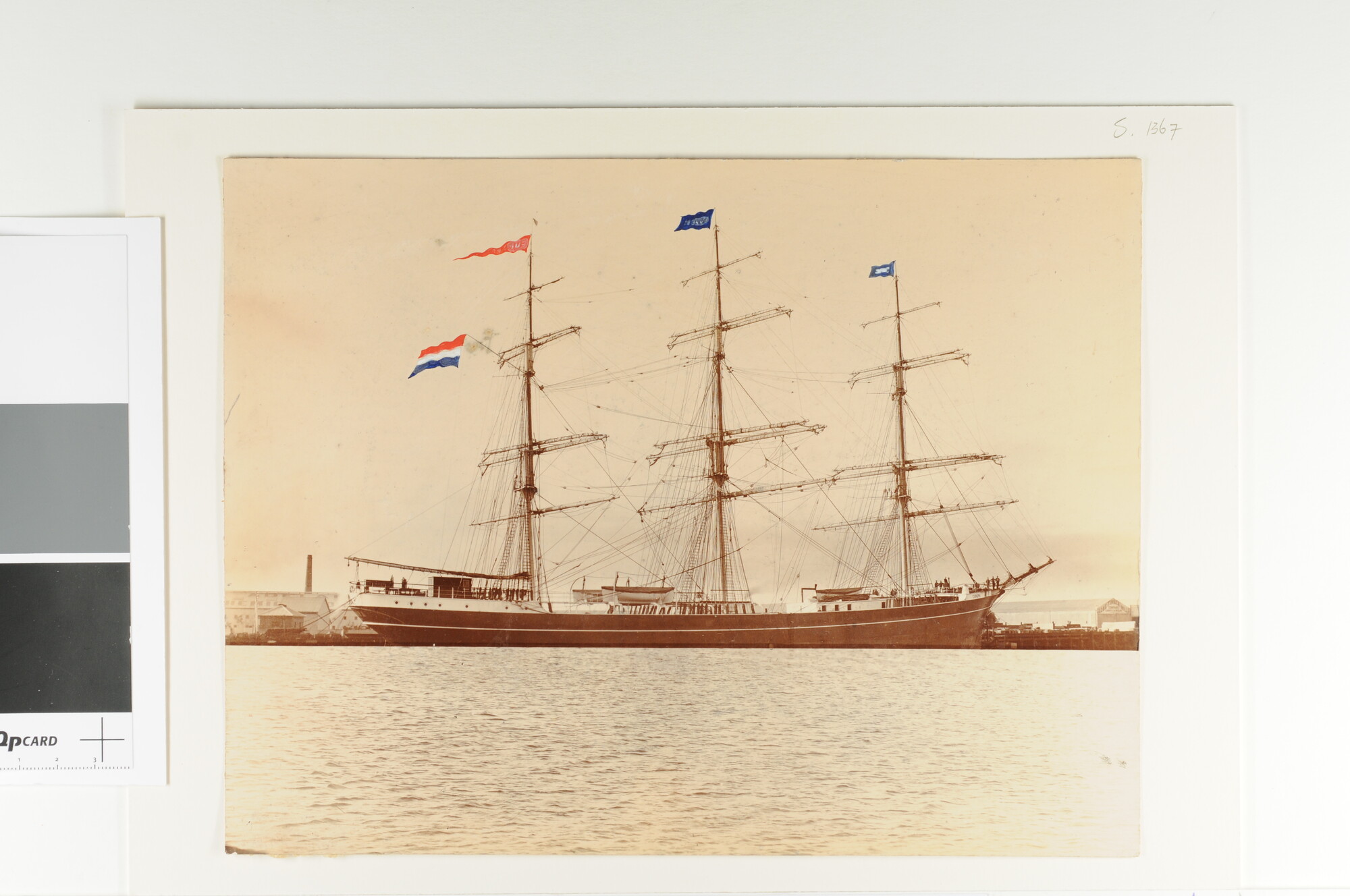 S.1367; Het fregat 'Europa' liggende in een Australische haven, onder bevel van Kapt. G. Bona; foto