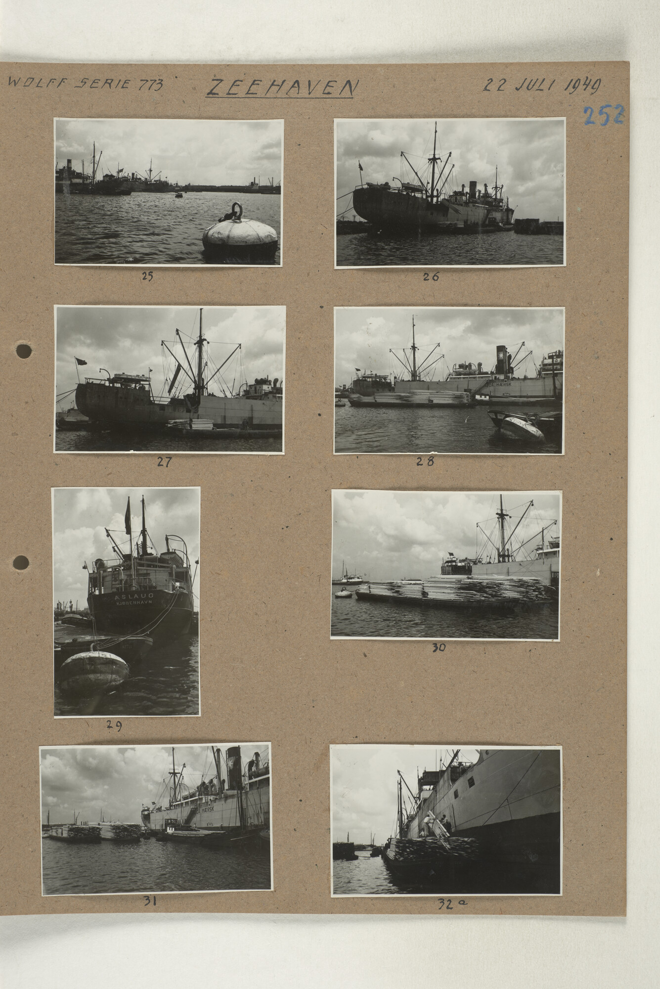 1998.2181; Omslag met een grote hoeveelheid proef foto's gemaakt in opdracht van de Gemeente Handelsinrichtingen en de Vereniging "de Amsterdamsche Haven" te Amsterdam.; omslag