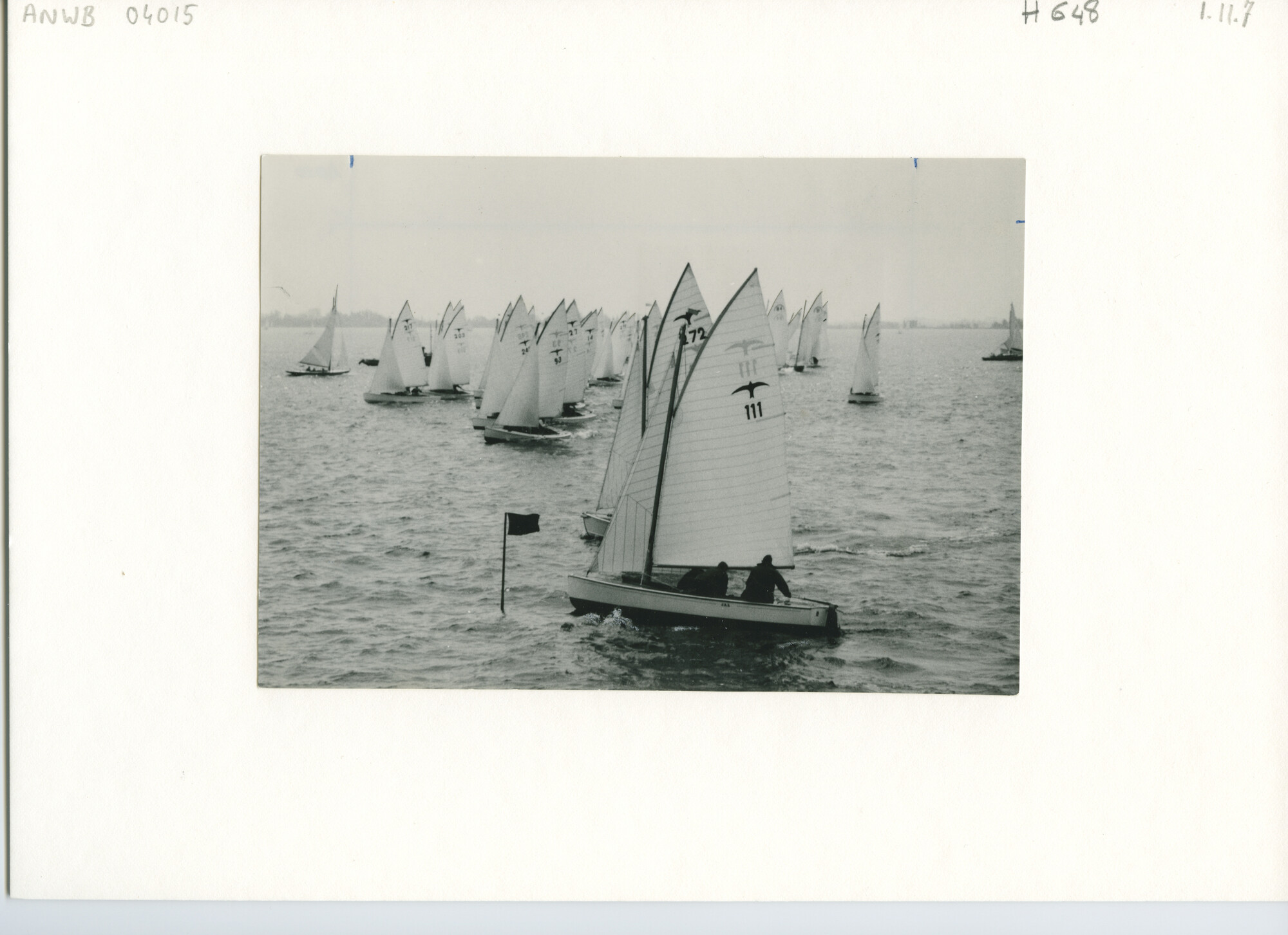 S.6507(01)0341; Start van een groot veld Valken op de Westeinderplassen; foto