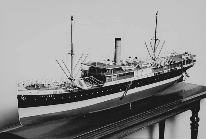 B.0102(02); Model van het ss. Van Neck; scheepsmodel