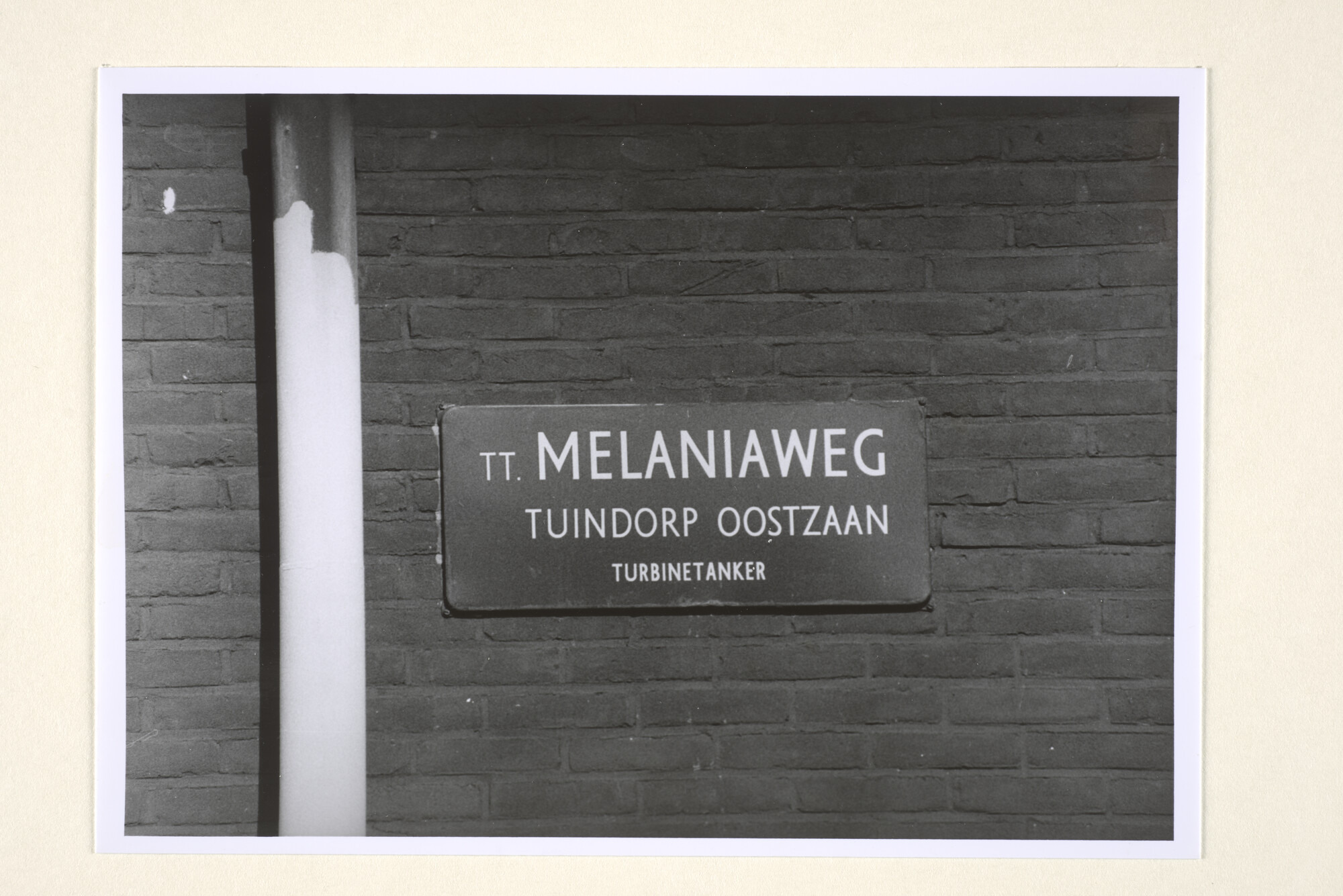 1996.4613; Fotos van straatnaamborden op het voormalige werfterrein van de [...]; fotoreportage