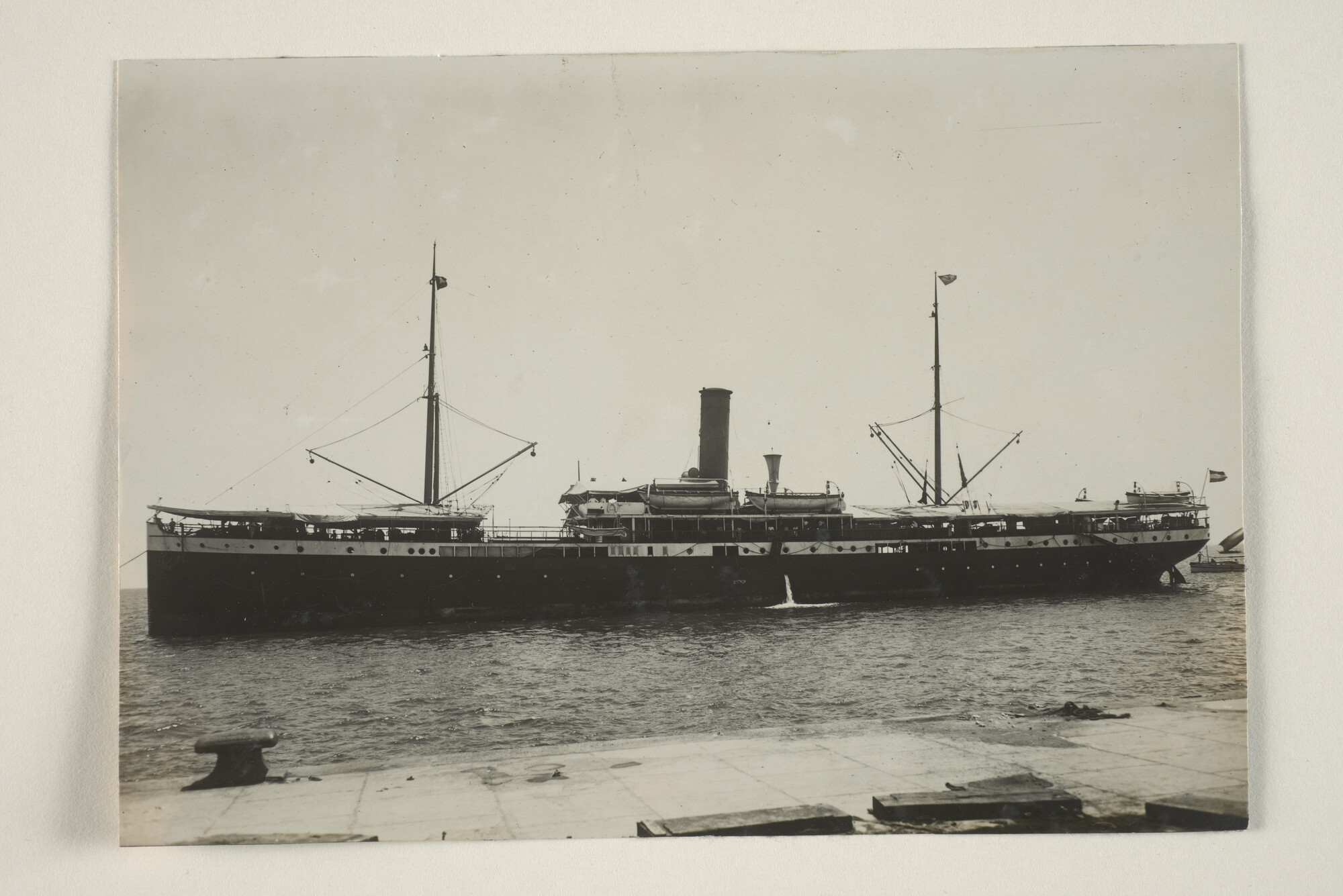 1994.1875; Het ss. Van Riebeeck van de KPM [...]; foto