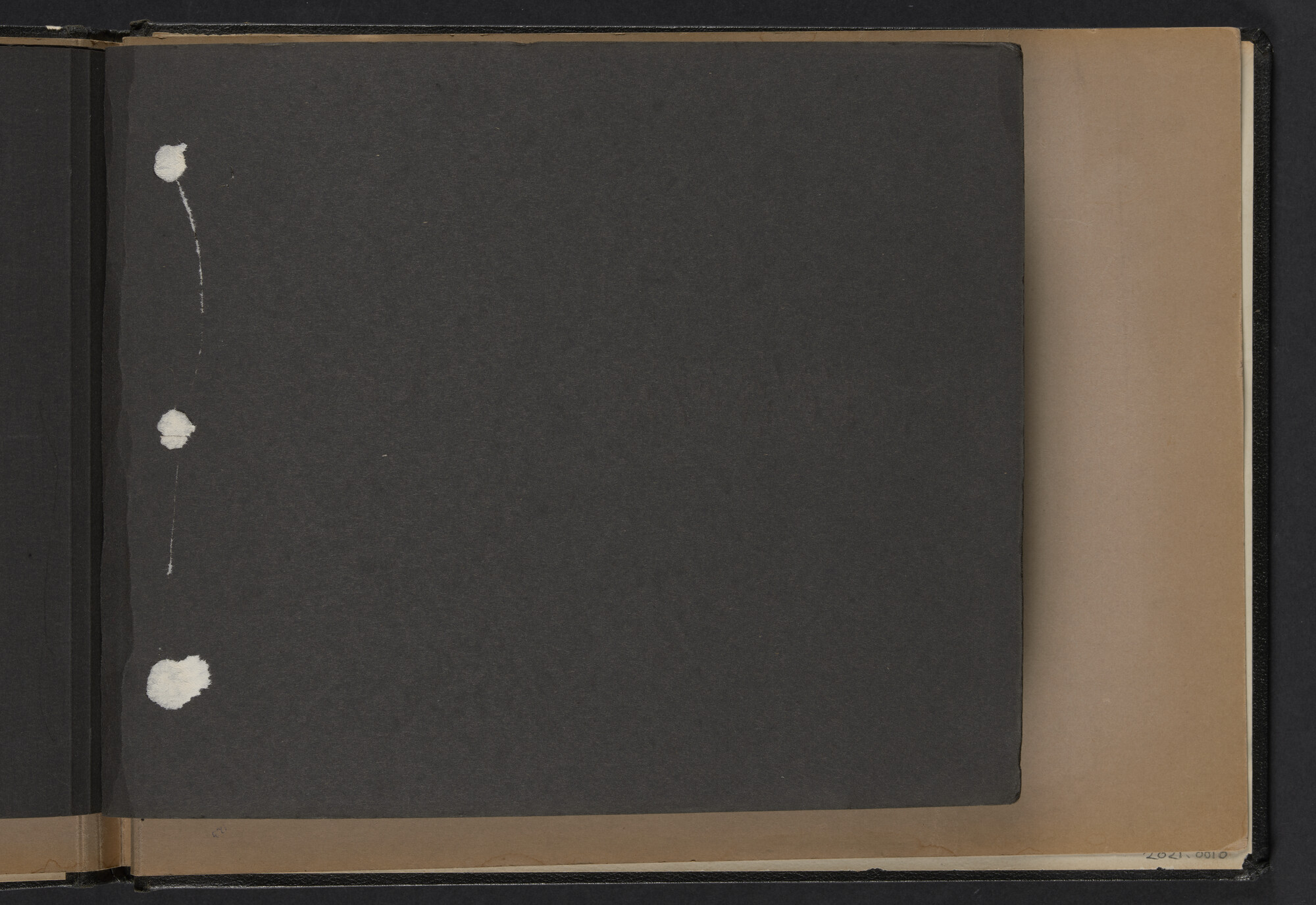 2021.0010; Fotoalbum van Joost Ossewaarde, radiotelegrafist, van reizen op diverse schepen van 1953 t/m 1958; fotoalbum