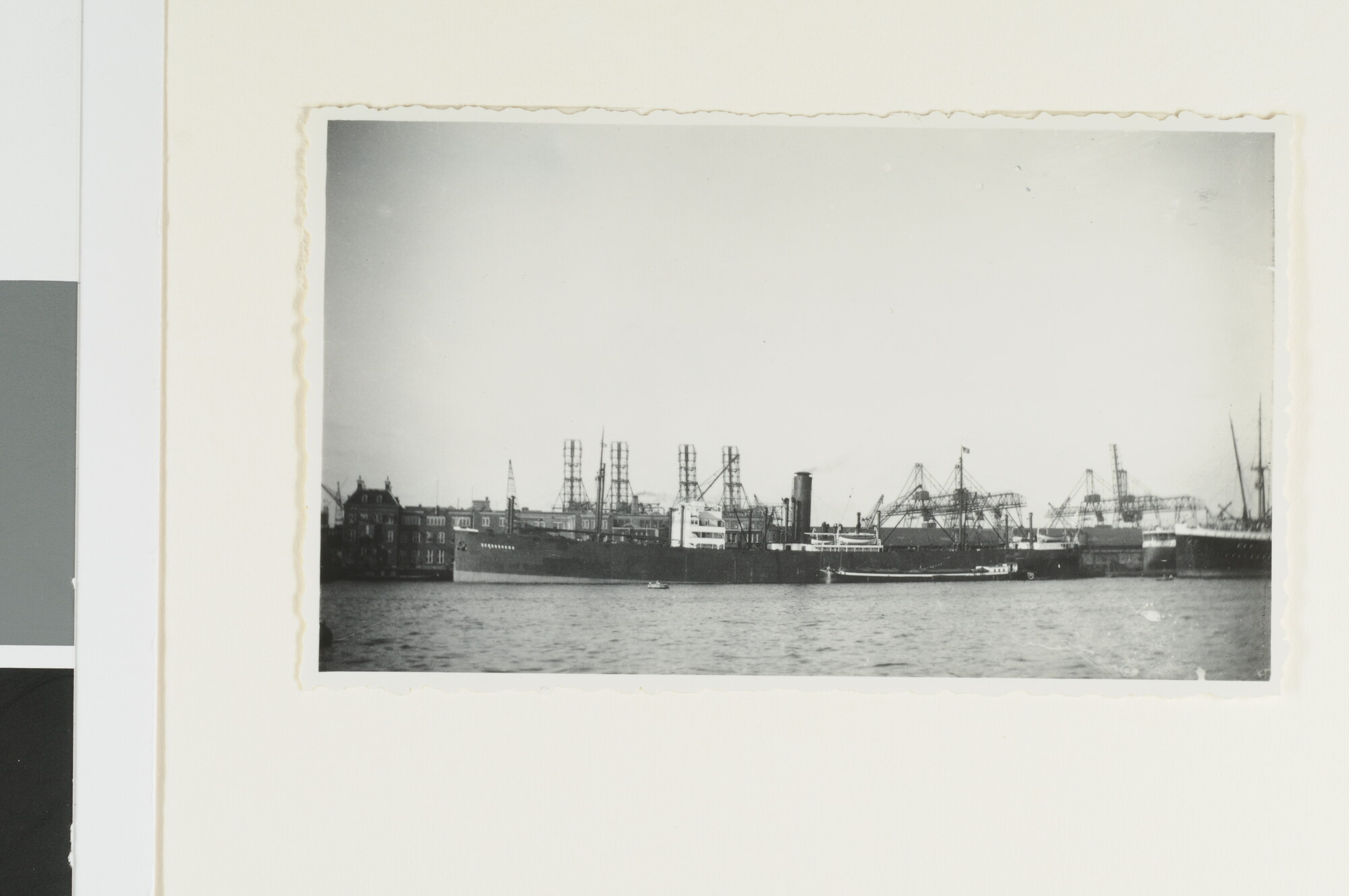 S.4380(04)496; Het vrachtschip ss. Rijperkerk van de VNS; foto