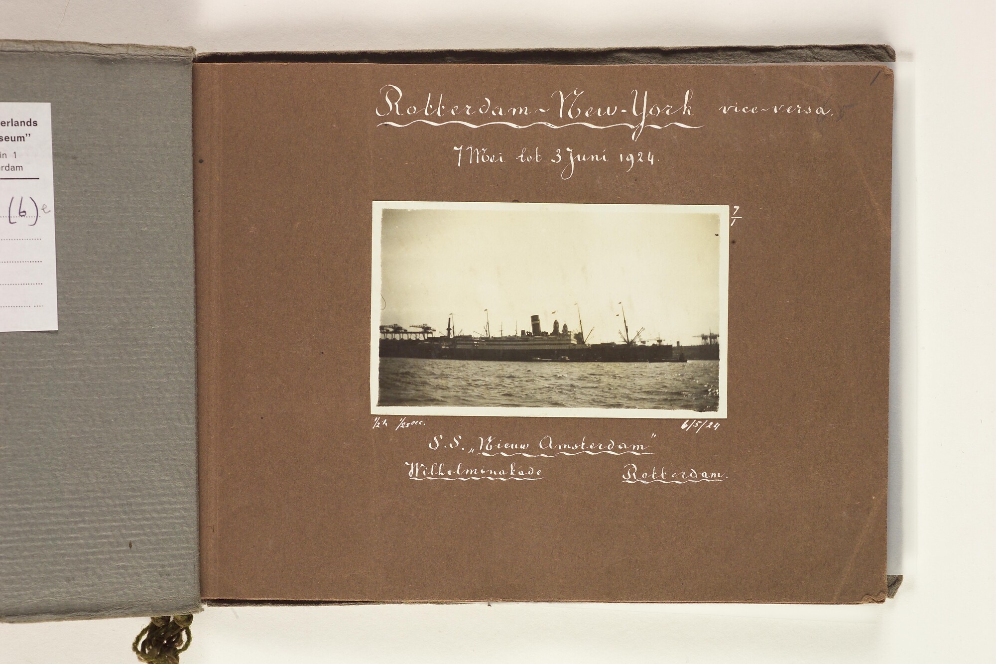 S.6156(06)e; Fotoalbum e) uit een serie van veertien uit de Collectie Job over zijn reis; fotoalbum