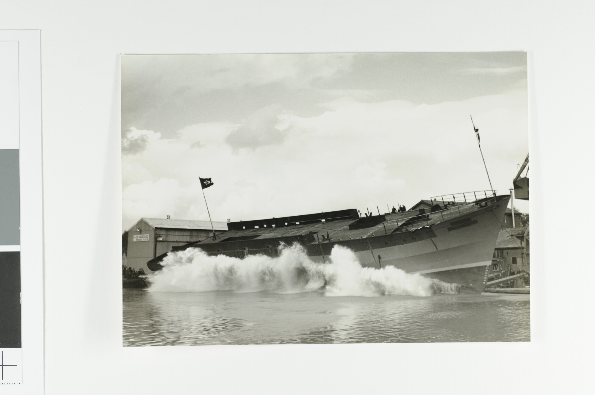 A.5260(08)34; De tewaterlating van de Israëlische hektrawler 'Yanah-Yam Syf' voor Yam-Suf; foto