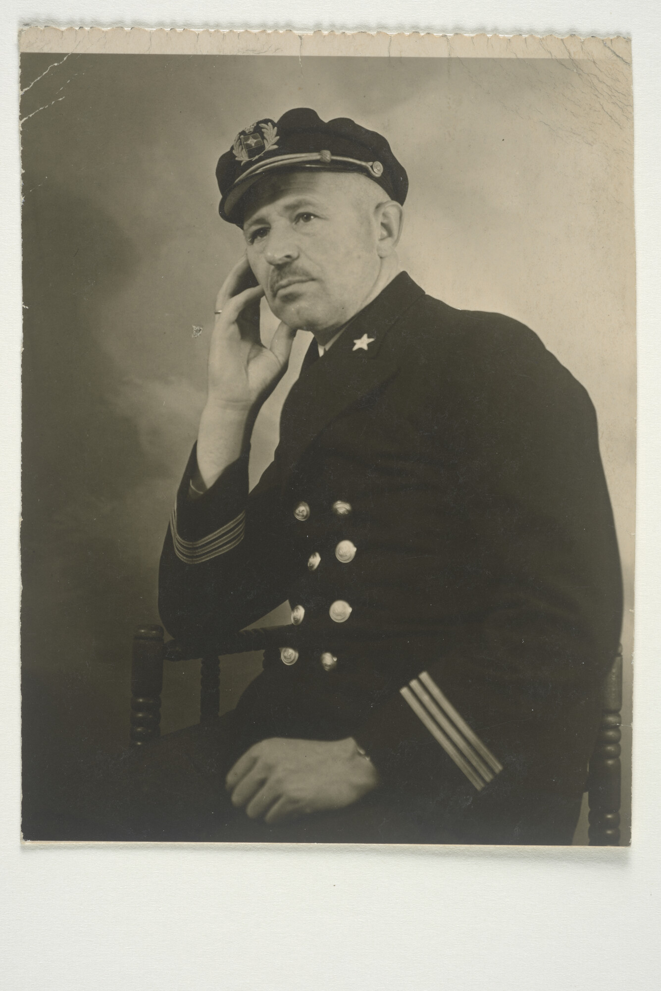 S.5432(02)32; Portretfoto van J. de Haan (1893-1973), oud gezagvoerder bij de KNSM; foto