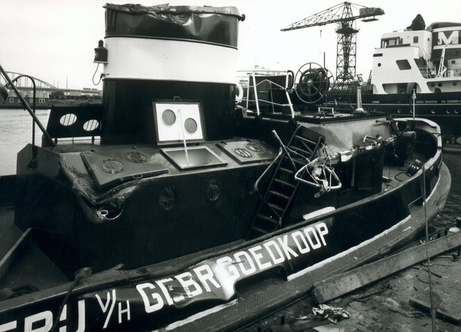 S.5219(12)0530; Aanvaringsschade (in- en exterieur) van de havensleepboot 'Hermina E. Goedkoop' (21) van Reederij v/h Gebroeders Goedkoop [...]; fotoreportage