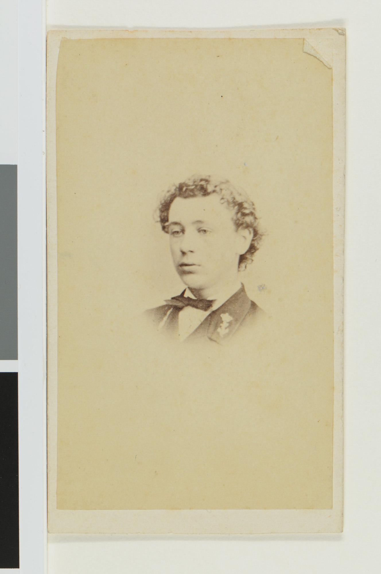 S.0653(16)25; Portretfoto van officier van administratie 2de klasse W.F. Klompé (1844-1882); foto