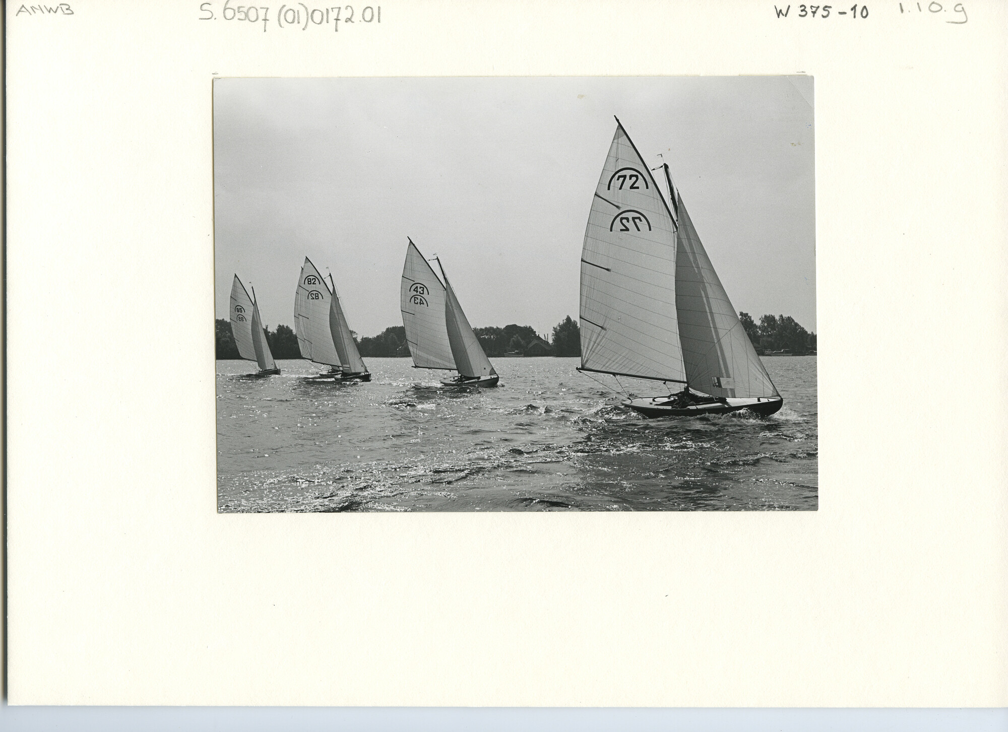 S.6507(01)0172.01; Foto van de Holland-Friesland-wedstrijd in de Regenboogklasse btijdens de Kaagweek 1968; foto