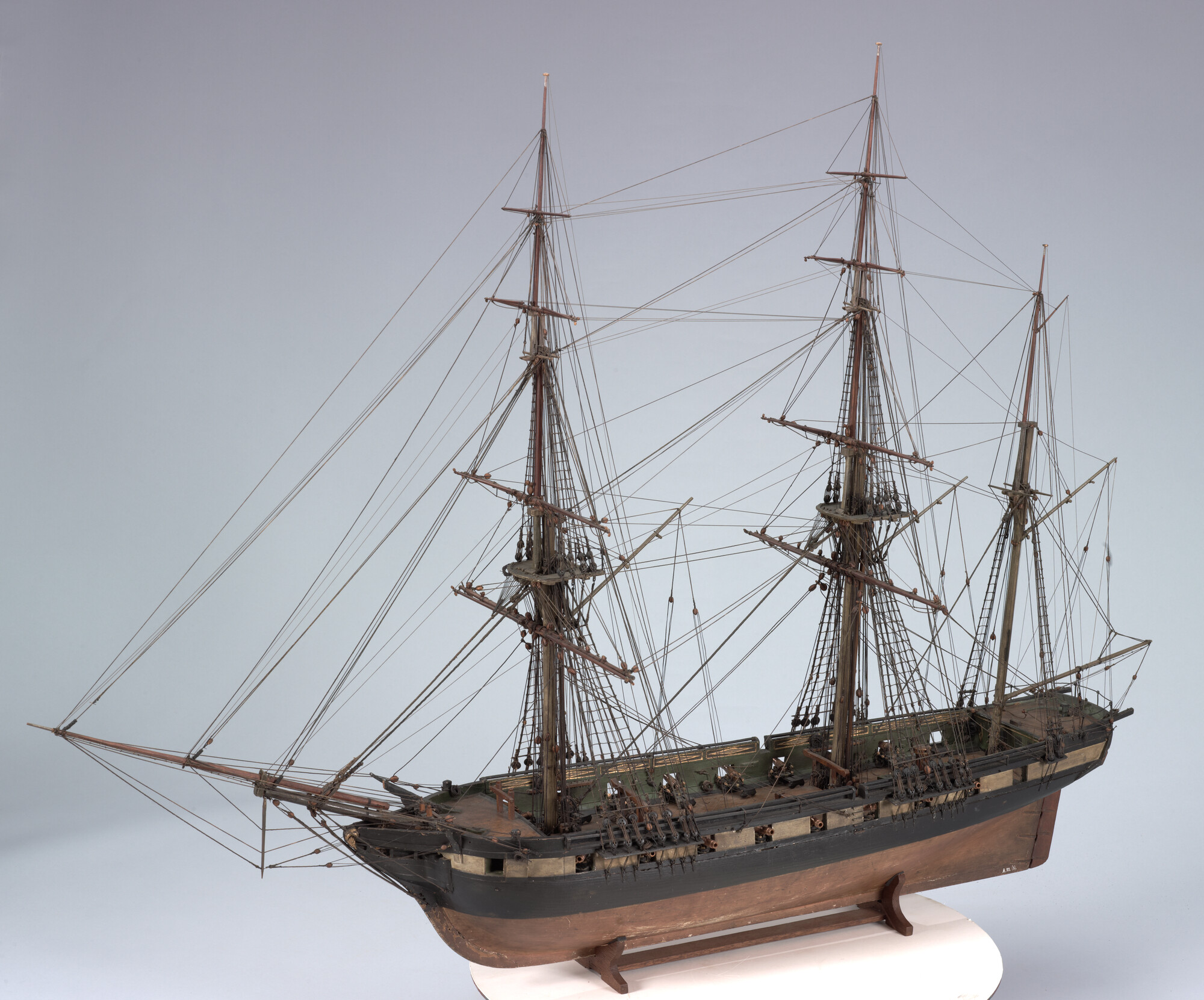 A.0111(03); Model van een driemaster; scheepsmodel
