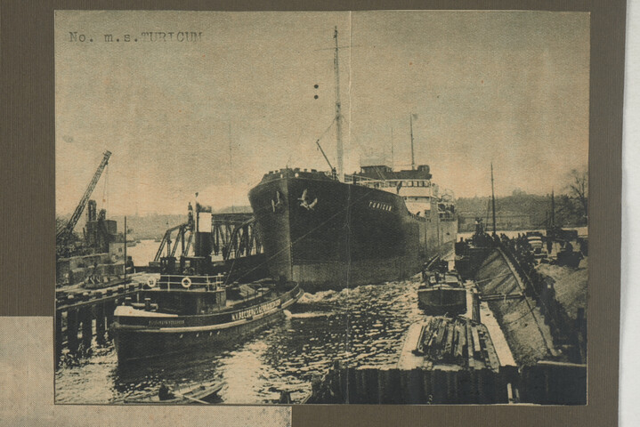 2001.1755; Omslag met vele foto's en knipsels van meest bergingsactiviteiten door Reederij v/h Gebroeders Goedkoop te Amsterdam in de periode 1929 / 1949; omslag