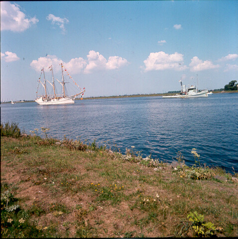 S.9100(7716); Sail Amsterdam 1975; diapositief