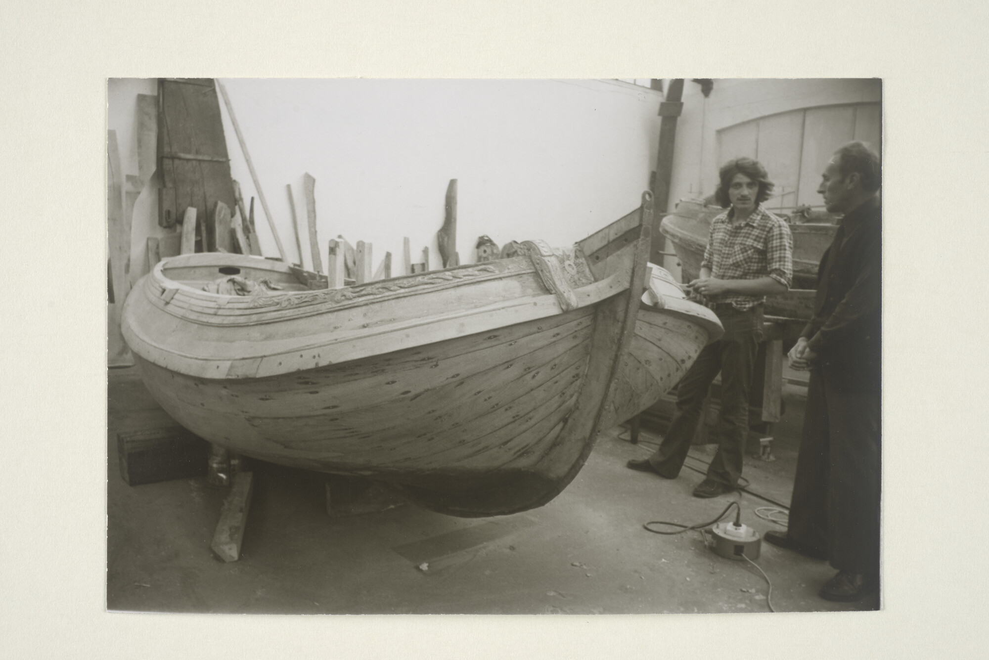 2000.2676; Restauratie van een Fries jacht voor het Scheepvaartmuseum, bij t Kromhout, 1974 [...]; foto