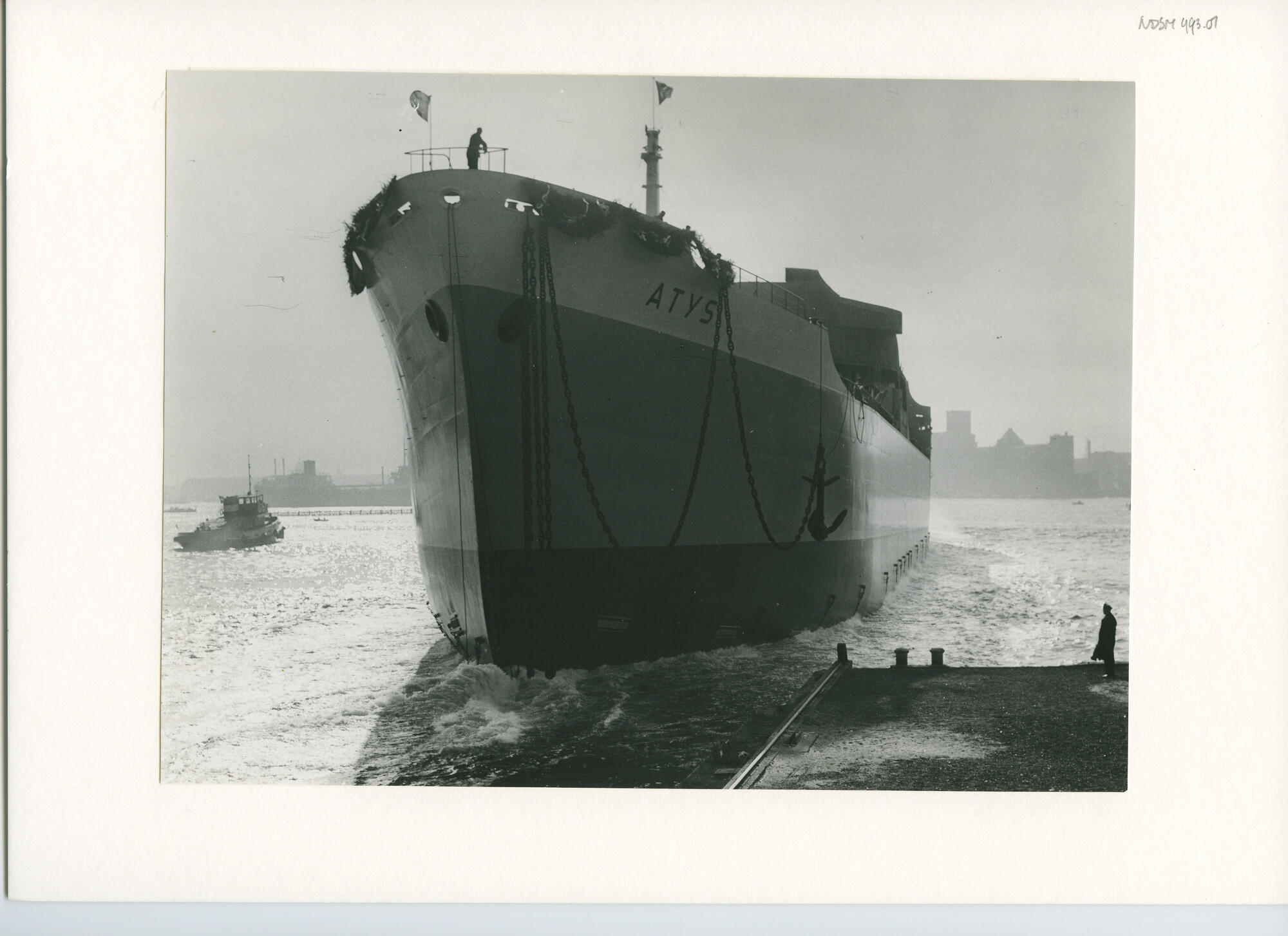 S.5444(2859)12; Foto van de tewaterlating van de tanker ss. Atys bij de NDSM ; foto