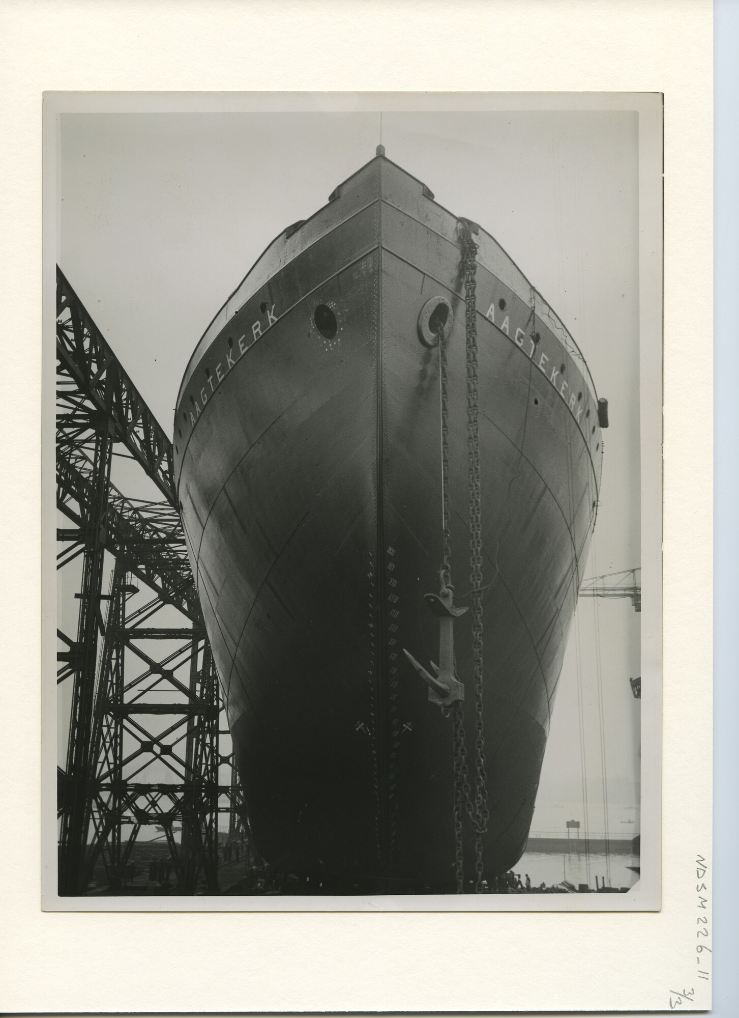 S.5444(1048)19; Foto van de tewaterlating van het vrachtschip ms. Aagtekerk; foto