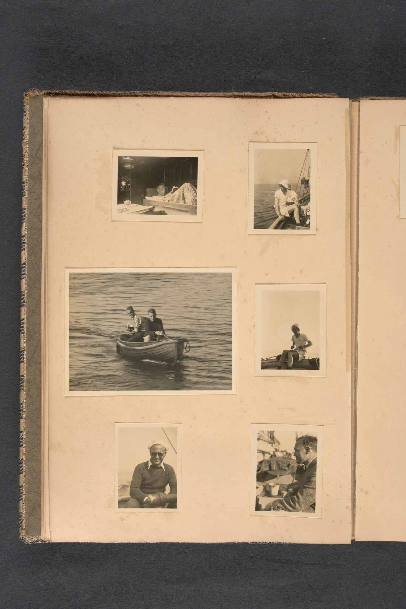 2017.0789; Logboek c.q. fotoalbum van een reis met zeilkotter Bellatrix naar Denemarken, 1937; logboek