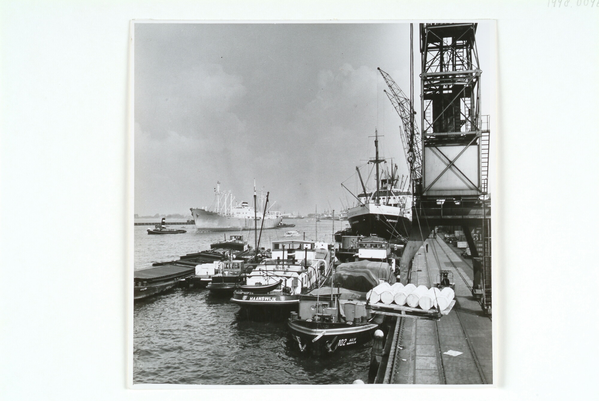 1998.0096; Gezicht op de Sumatrakade in Amsterdam, 1951; foto