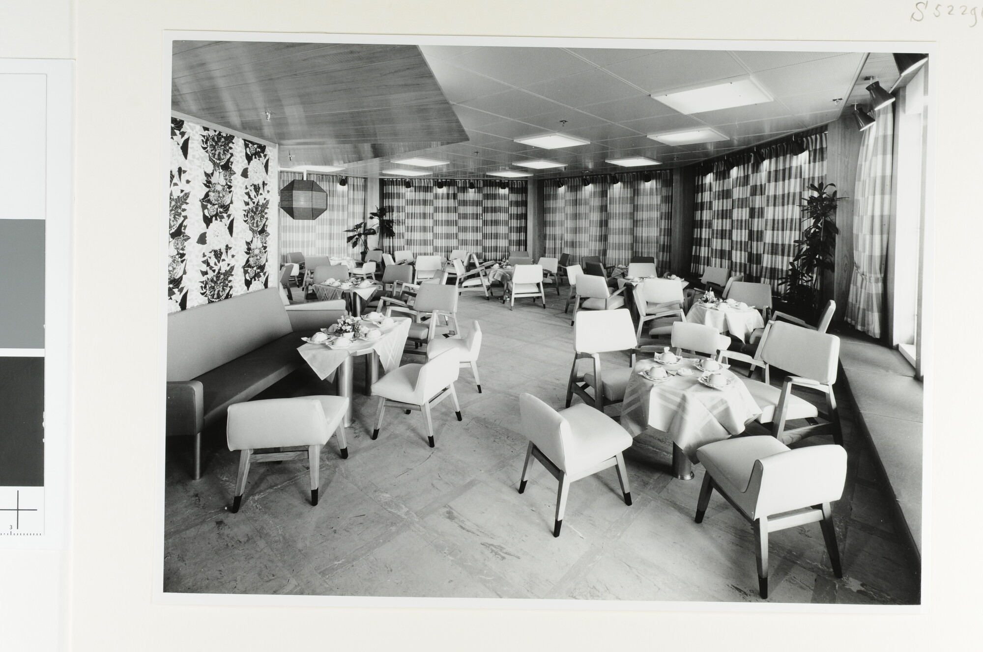 S.5229(01); Interieurfoto's genomen aan boord van ms. 'Willem Ruys' van de Koninklijke Rotterdamsche Lloyd [...]; fotoreportage