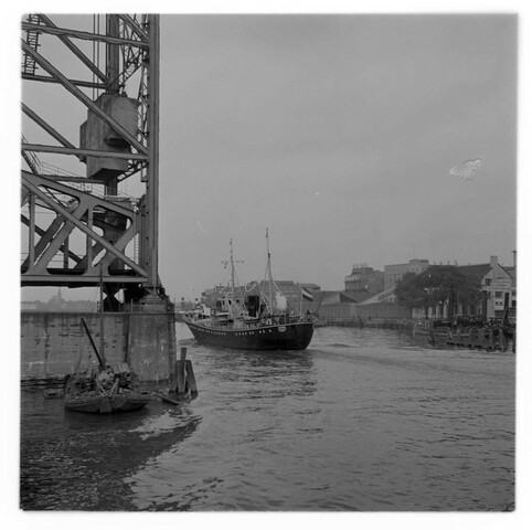 S.5219(12)0008a; Negatieven van het bij de ASM gebouwde loodsvaartuig Deneb; negatief