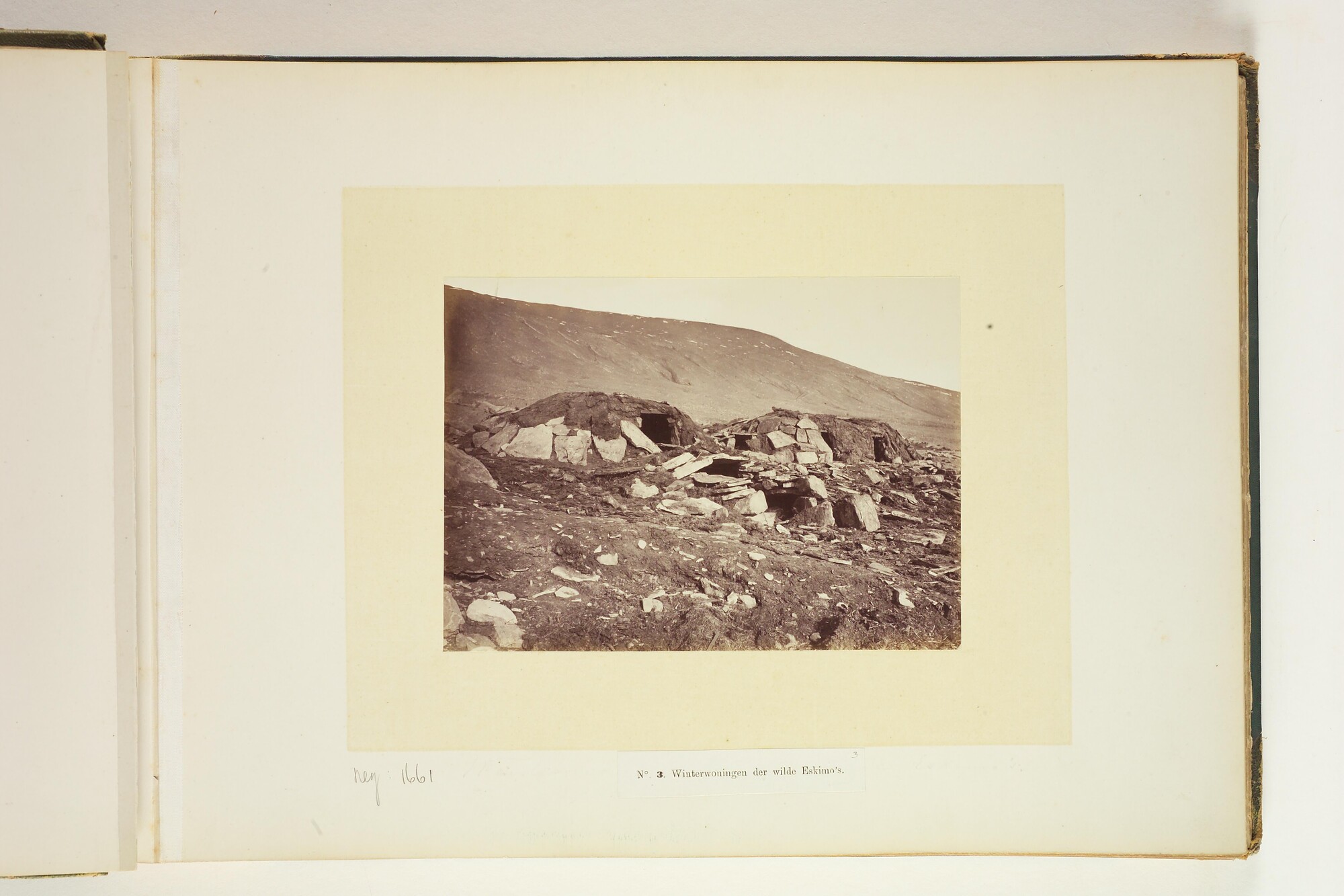 A.4325; Album met foto's van de noordpoolreis van de Pandora; fotoalbum