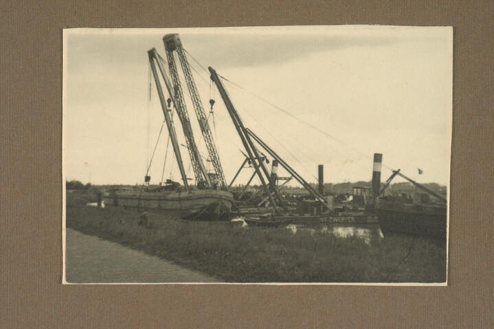 2001.1755; Omslag met vele foto's en knipsels van meest bergingsactiviteiten door Reederij v/h Gebroeders Goedkoop te Amsterdam in de periode 1929 / 1949; omslag
