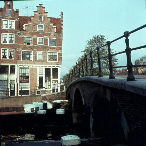 S.9100(0977); Stadsgezicht in Amsterdam; diapositief