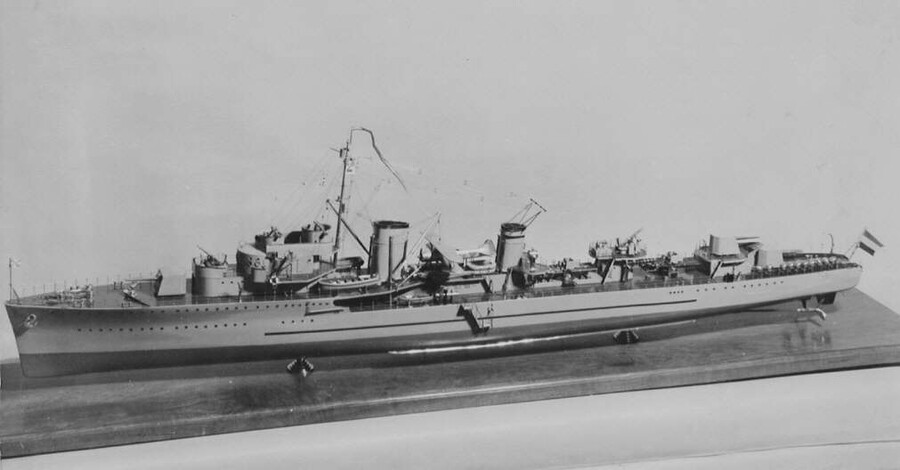 B.0203(01); Model van de torpedobootjager Hr.Ms. Isaac Sweers; scheepsmodel