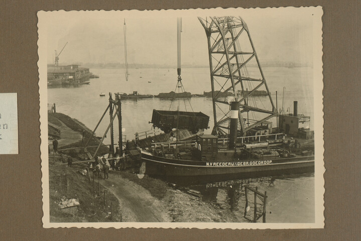 2001.1755; Omslag met vele foto's en knipsels van meest bergingsactiviteiten door Reederij v/h Gebroeders Goedkoop te Amsterdam in de periode 1929 / 1949; omslag