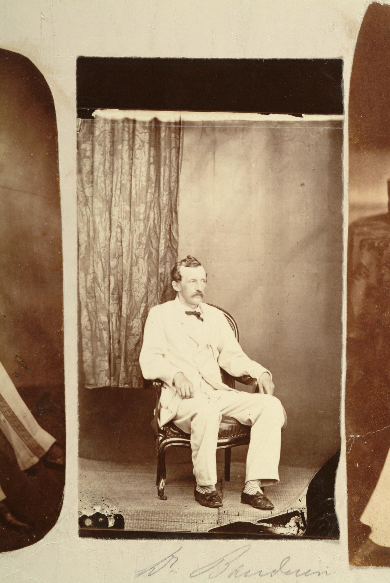 S.3628(02); Album nr. 1 uit een serie van drie van de Nederlandse consul in Japan Dirk de Graeff van Polsbroek; fotoalbum