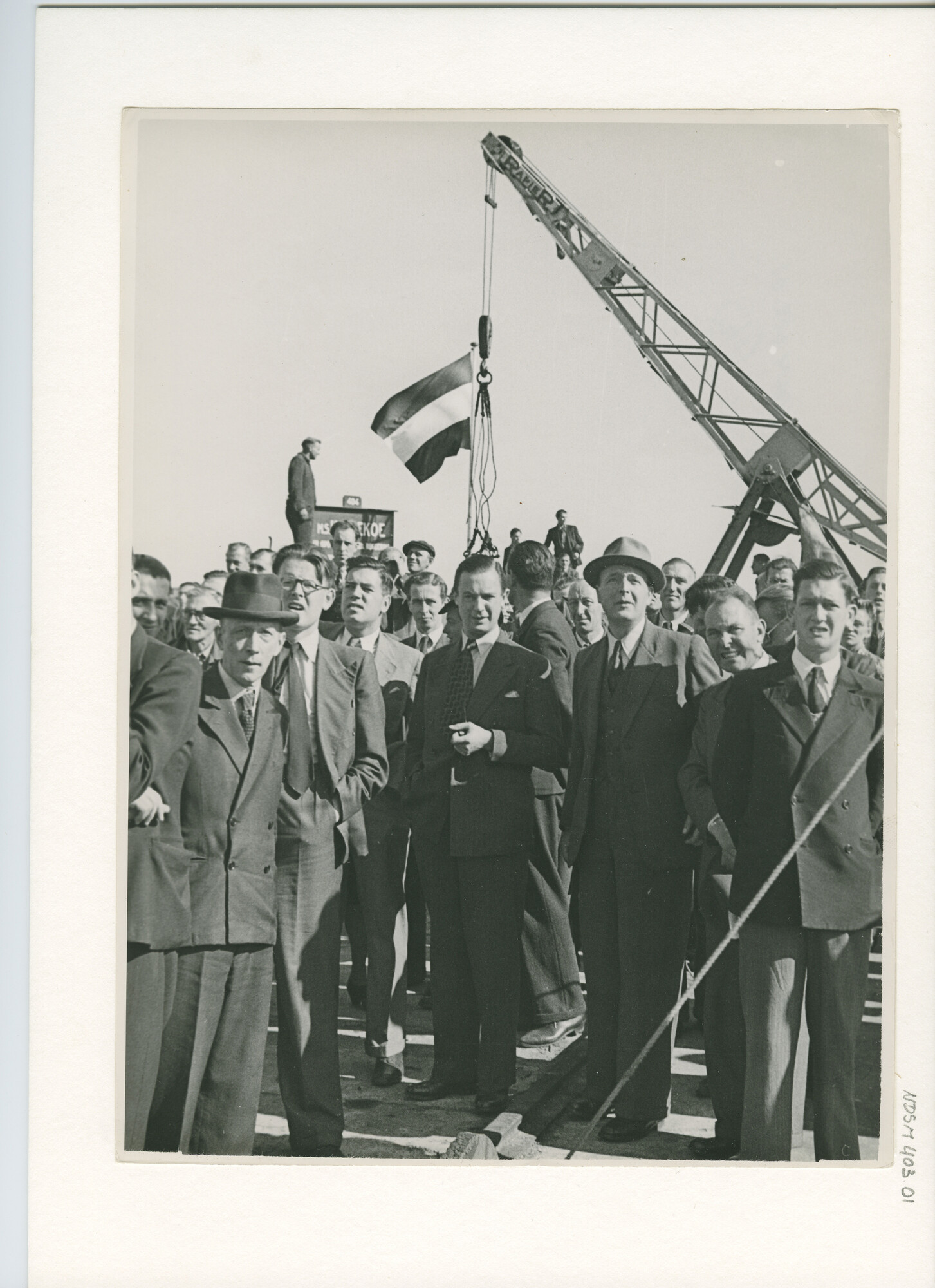 S.5444(1688)2; Foto van de kiellegging van het vracht-passagiersschip ms. Kasimbar; foto