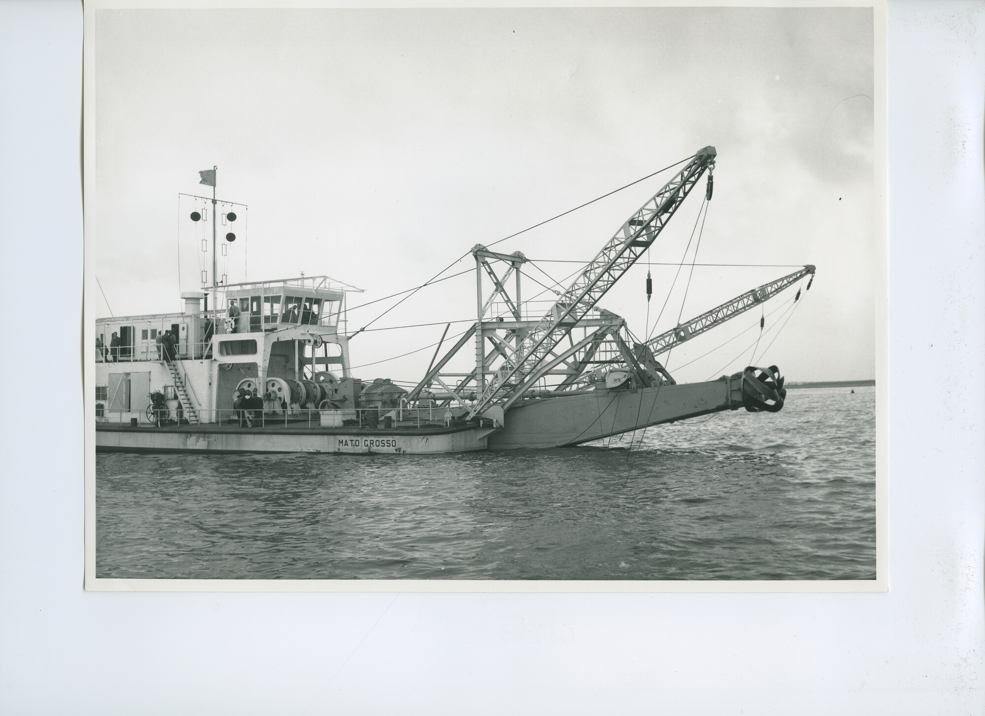 S.5621(01)0273; Foto van snijkopzuiger "Mato - Grosso", gebouwd bij J. en K. Smit.; foto
