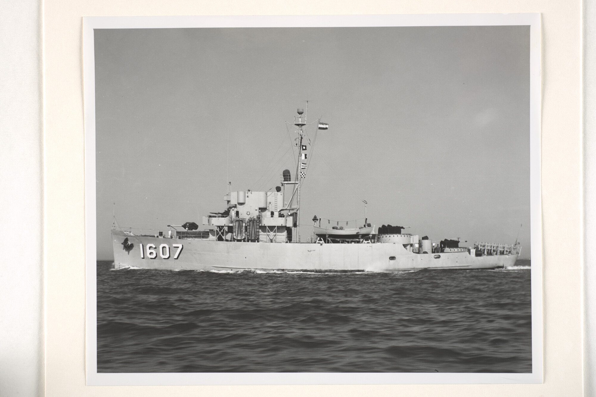 1995.1438; Het fregat Hr.Ms. 'Wolf' (F 817); foto