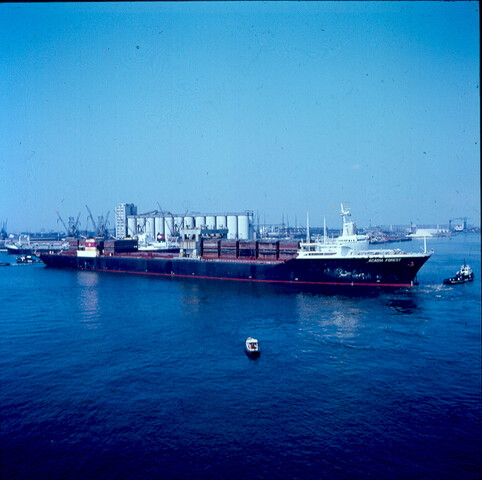 S.9100(4605); Dia van het Noorse LASH-schip ms. Arcadia Forest in de Vlothaven te [...]; diapositief