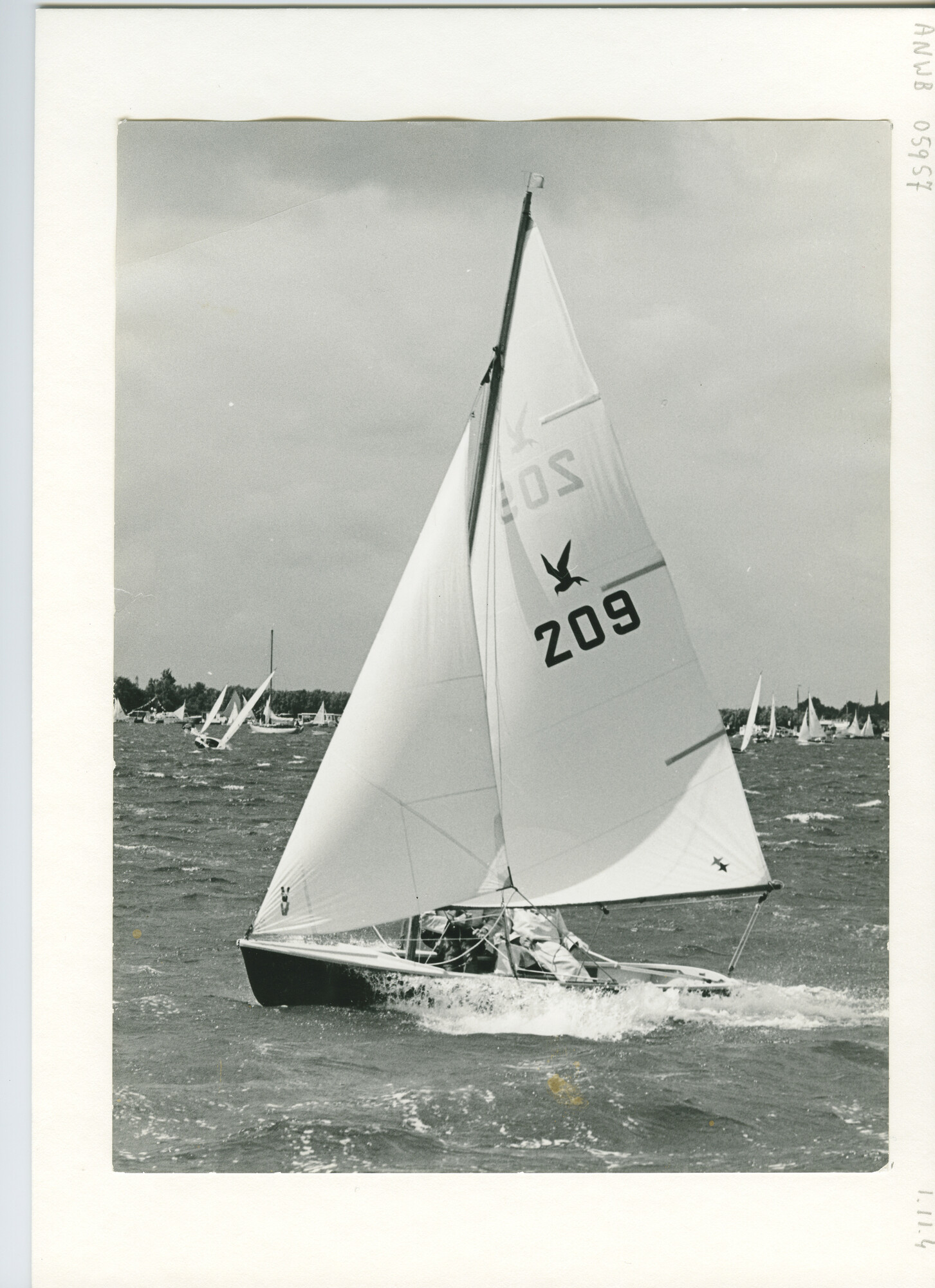S.6507(01)0275.03; Foto van de Kaagweek 1964: de Sternklasse met ruime wind en aan de wind; foto