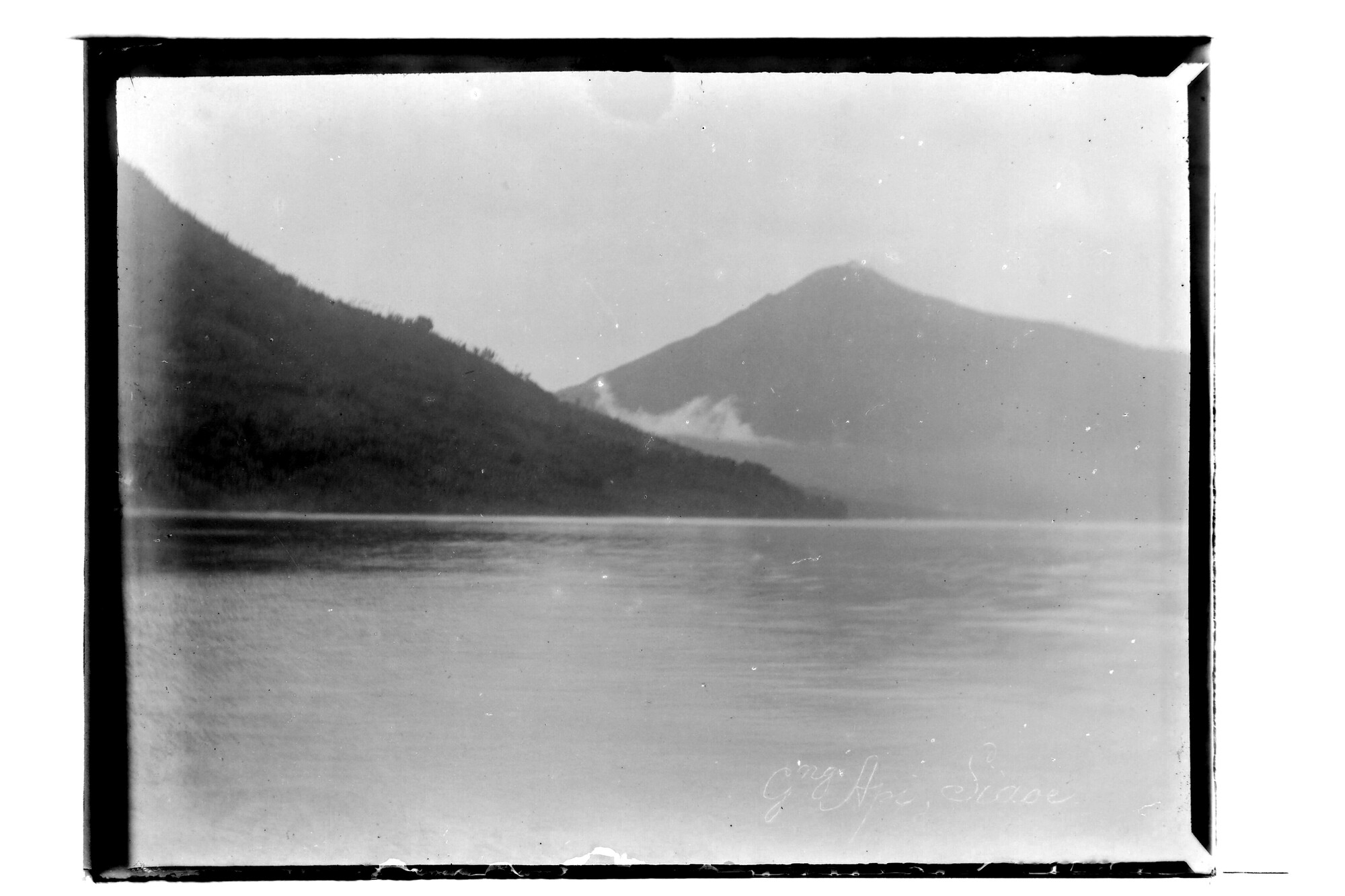 S.3319(094)a; Vulkaan Goenoeng-Api (Banda); negatief