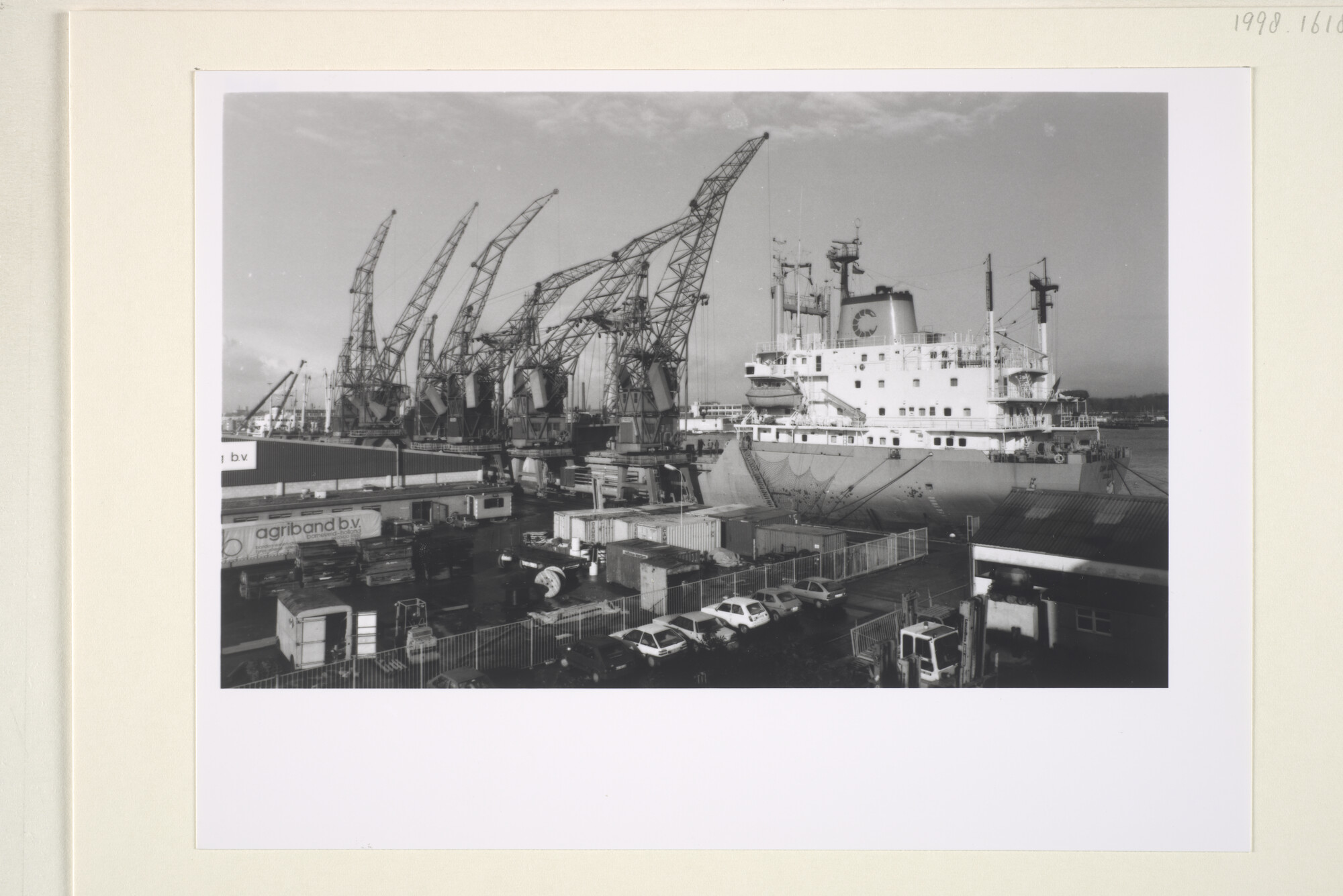 1998.1618; Fotos van het vrachtschip ms. Cam Doussié van de Cameroun Shipping Line [...]; fotoreportage