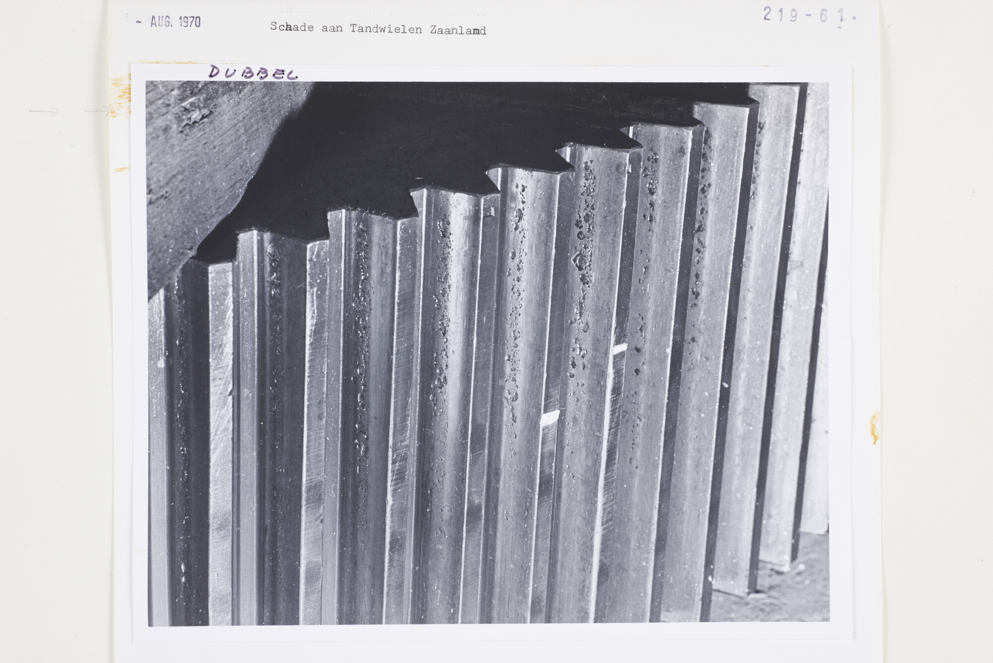S.5444(5150)3; Foto van schade aan beschadigde tandwielen van ms. Zaanland; foto