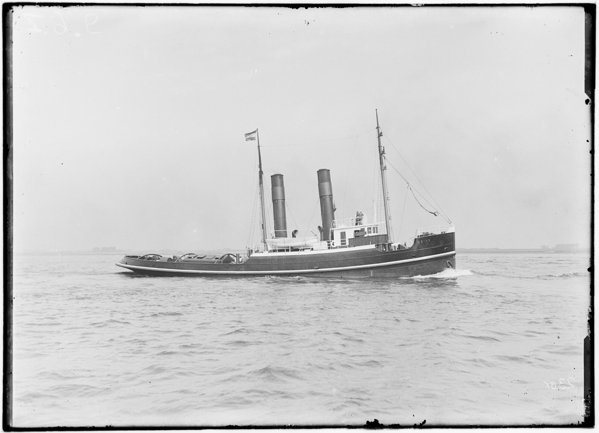 2018.1610; Glasnegatief van de sleepboot Seine (Nederlands, 1908); glasnegatief