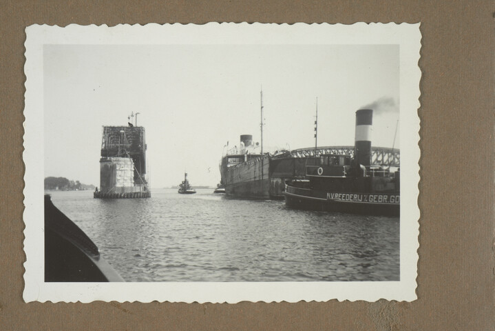 2001.1755; Omslag met vele foto's en knipsels van meest bergingsactiviteiten door Reederij v/h Gebroeders Goedkoop te Amsterdam in de periode 1929 / 1949; omslag