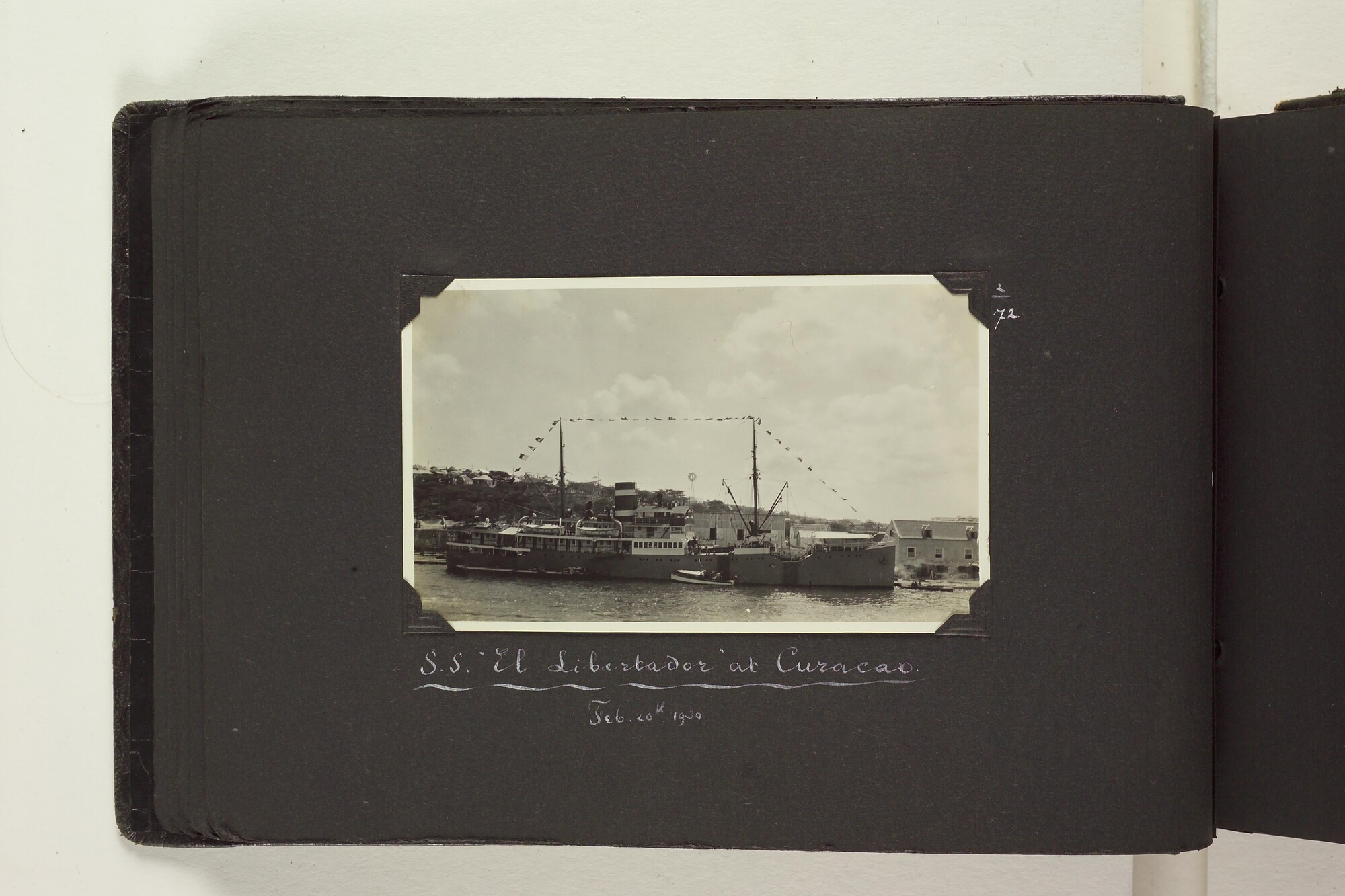S.6156(06)l; Fotoalbum l) uit een serie van veertien uit de Collectie Job over zijn reizen met ss. 'Stuyvesant' en 'Venezuela' van de KNSM [...]; fotoalbum