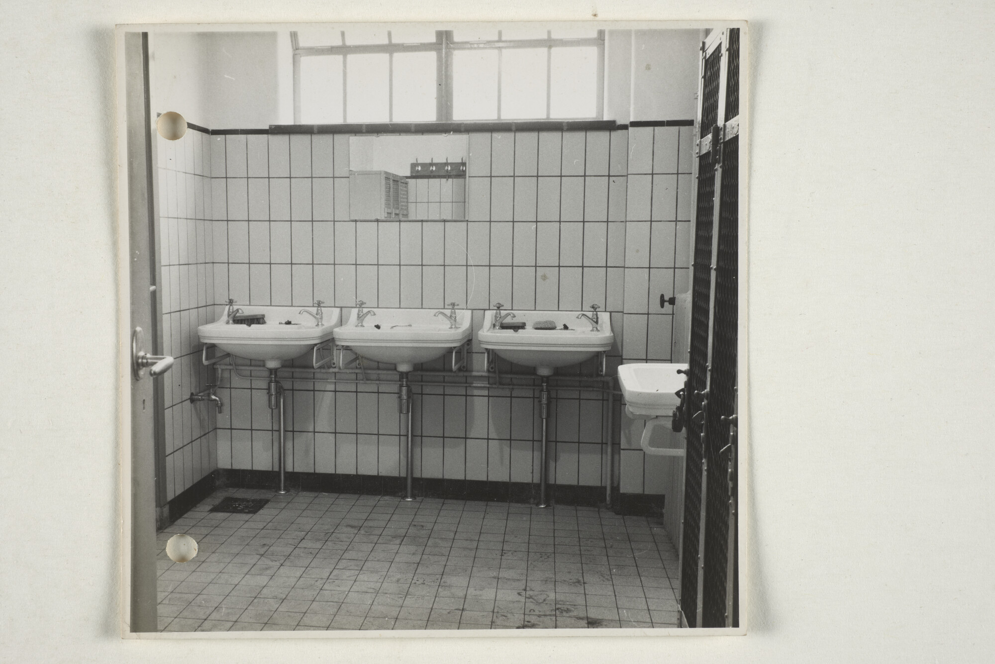 1998.2182; Omslag (voorheen ordner) met een grote hoeveelheid proef foto's van de haven en de stad van Amsterdam; omslag