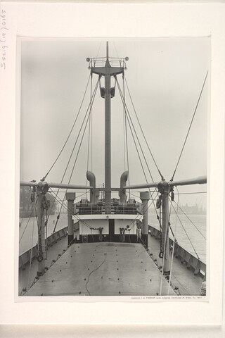 S.5219(12)0165; Foto's van de proeftocht van het bij de ASM gebouwde Ierse vrachtschip ms. 'Balleygalley Head' en afgemeerd langs de Parkkade te Rotterdam; fotoreportage