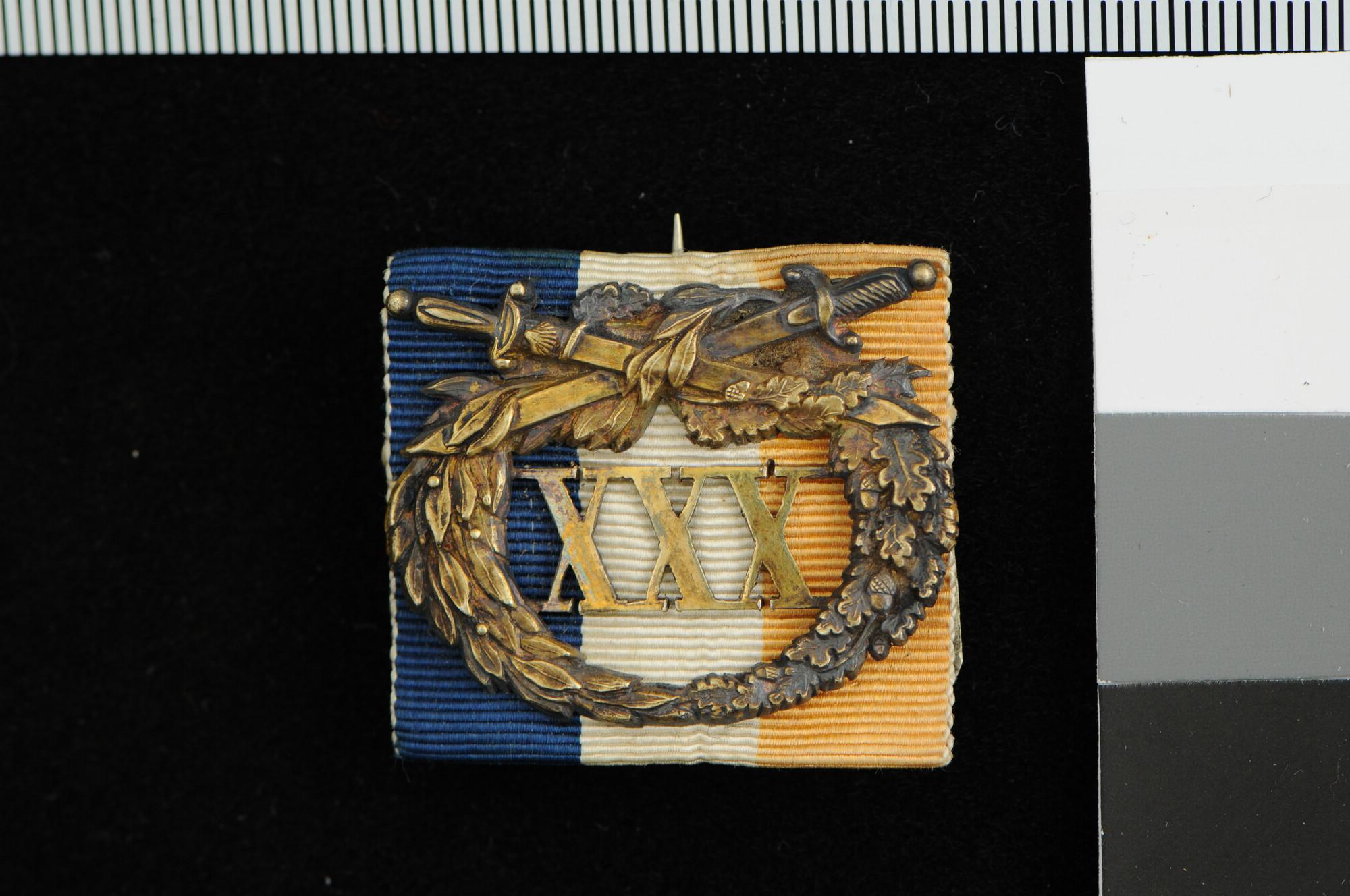 A.1355(11); Zilveren gesp voor 30-jaar dienst als oficier bij de landmacht; onderscheiding
