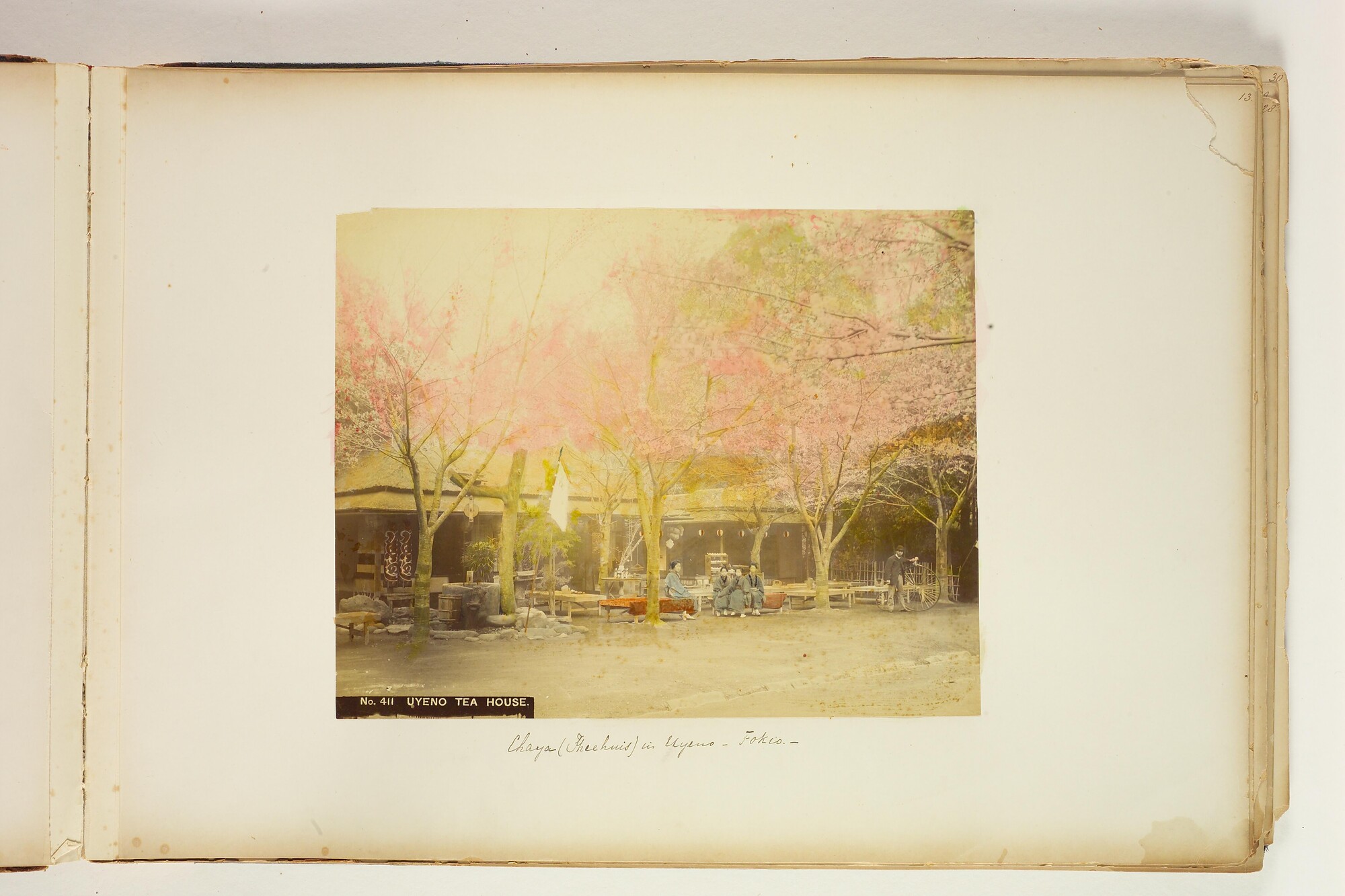 1994.2027; Album nr.4 van Hendrik de Booy met foto's, prenten en documenten van Japan; fotoalbum