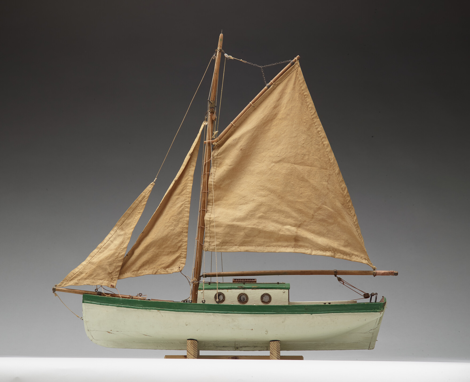 2000.1945; Model van de zeilsloep Soemba; scheepsmodel