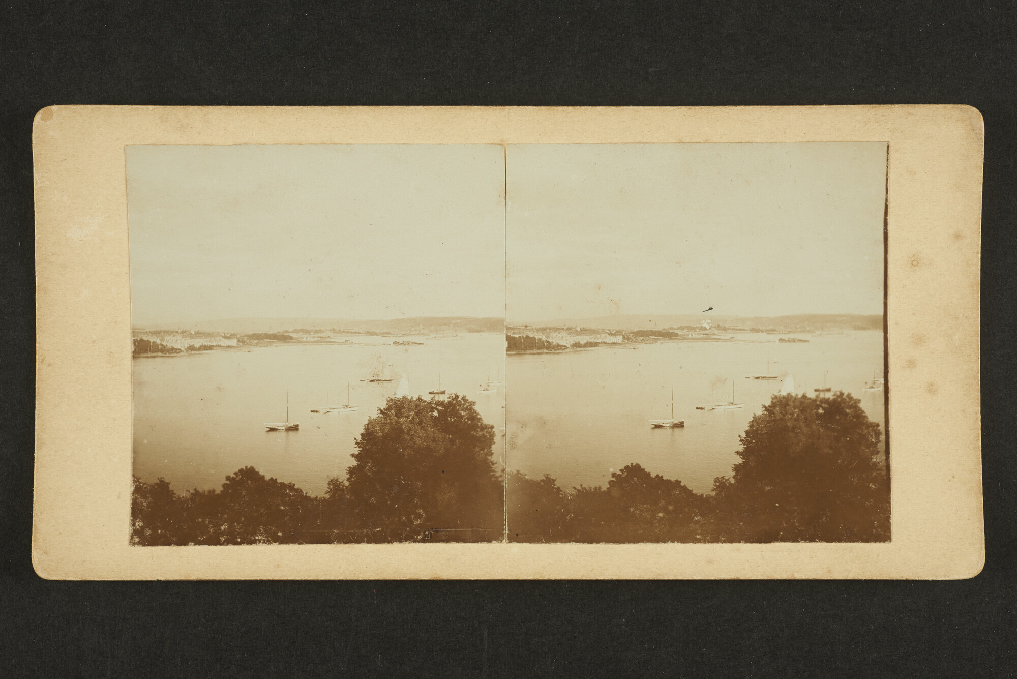 RS.0713(37); Gezicht op de baai van Christiania met de daar aanwezige Engelse oorlogschepen; foto