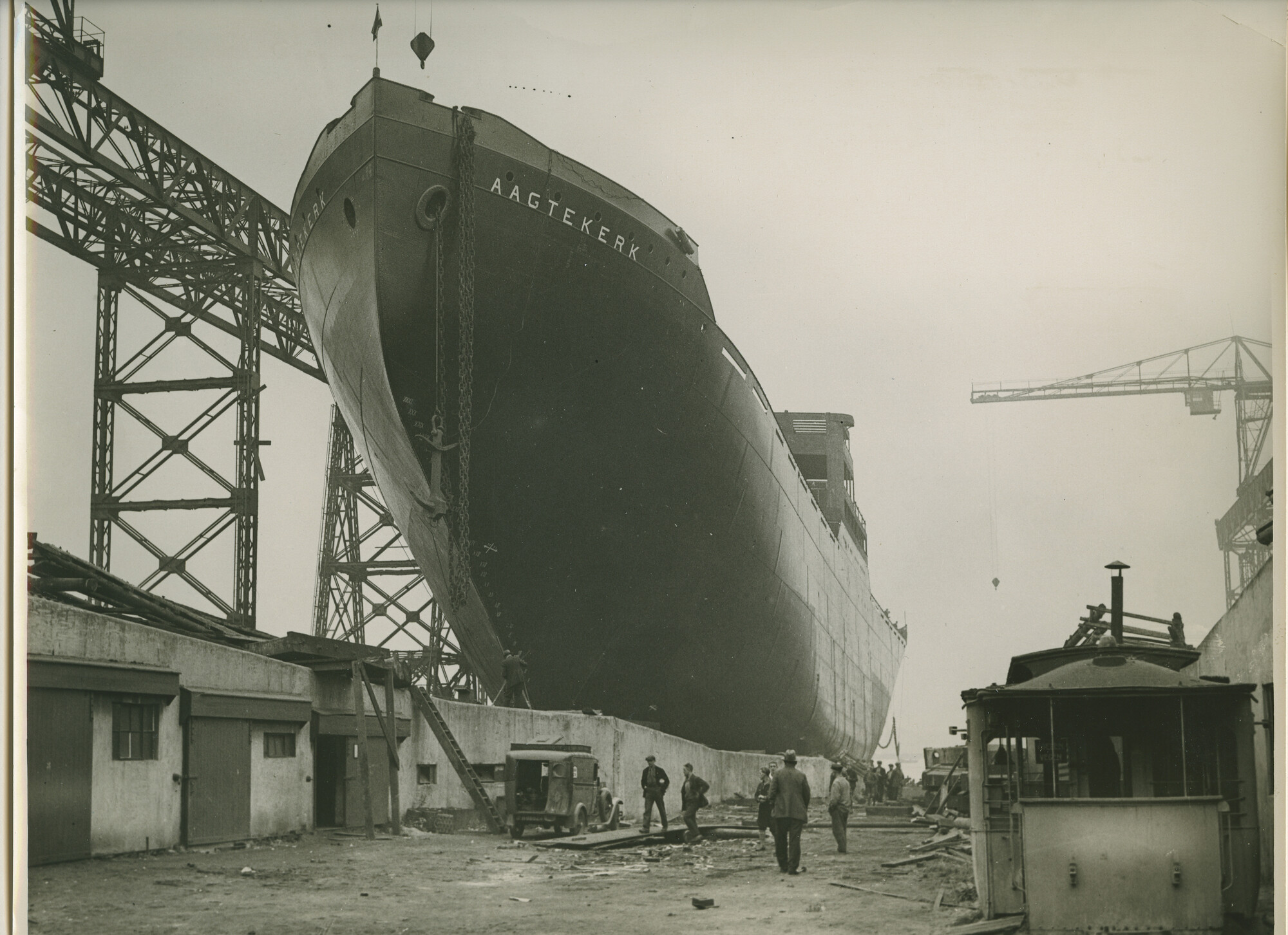 S.5444(1048)16; Foto van de tewaterlating van het vrachtschip ms. Aagtekerk; foto