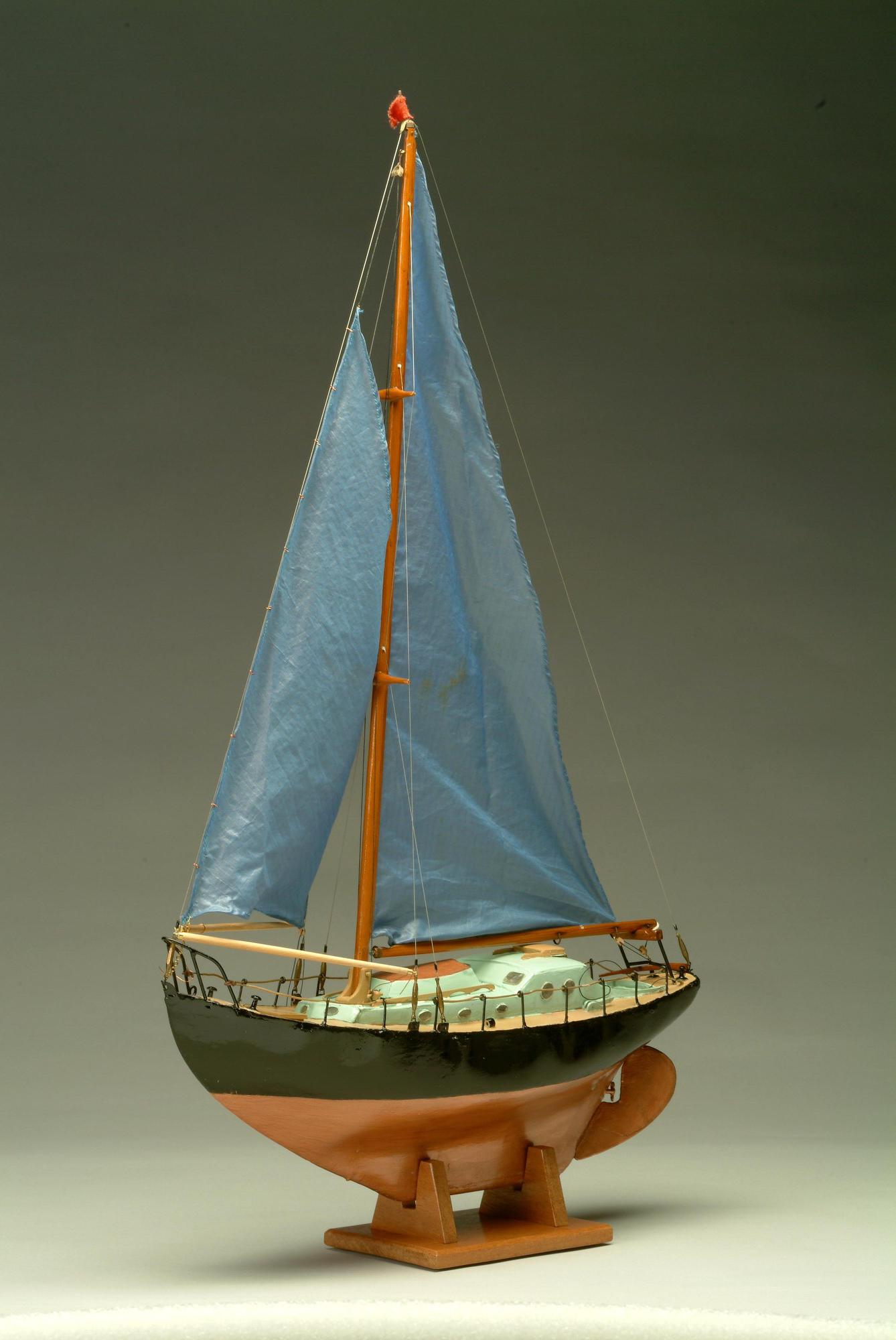 2004.5704; Model van een zeiljacht; scheepsmodel